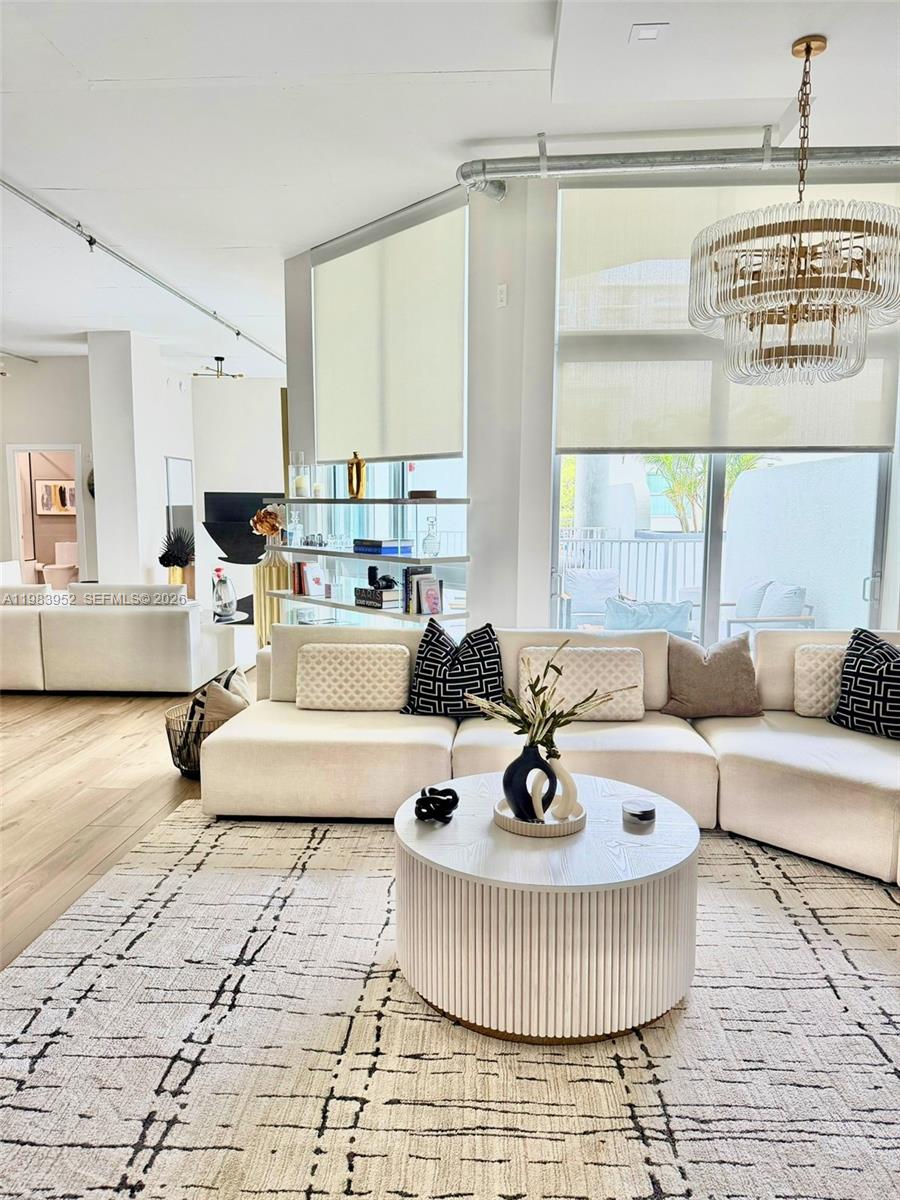 LOFTS AT HOLLYWOOD ST - Residential