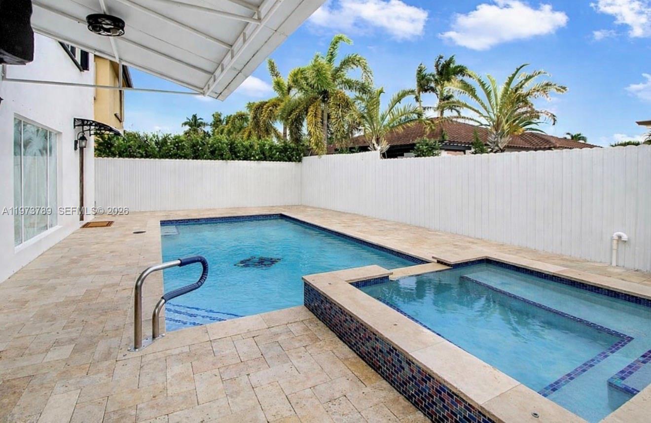 LAROC ESTATES - Residential