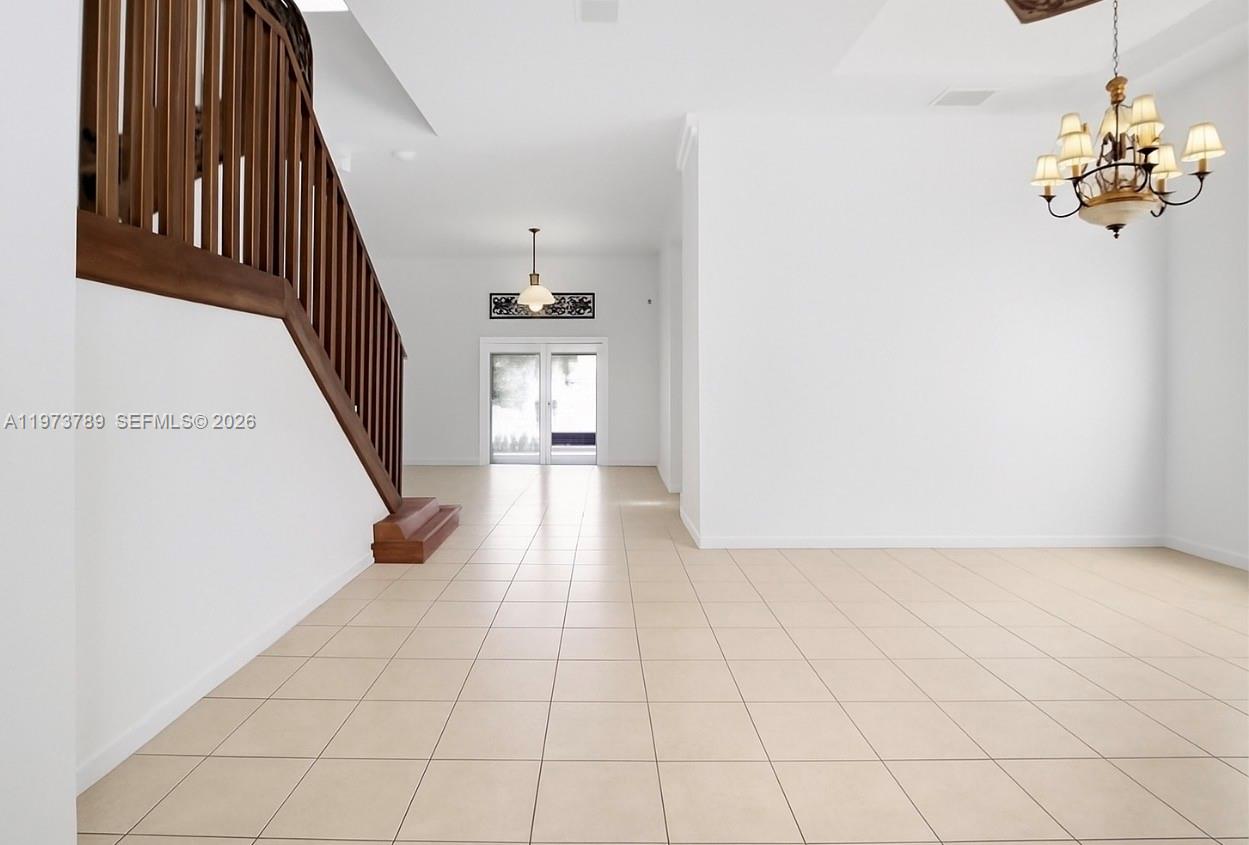 LAROC ESTATES - Residential