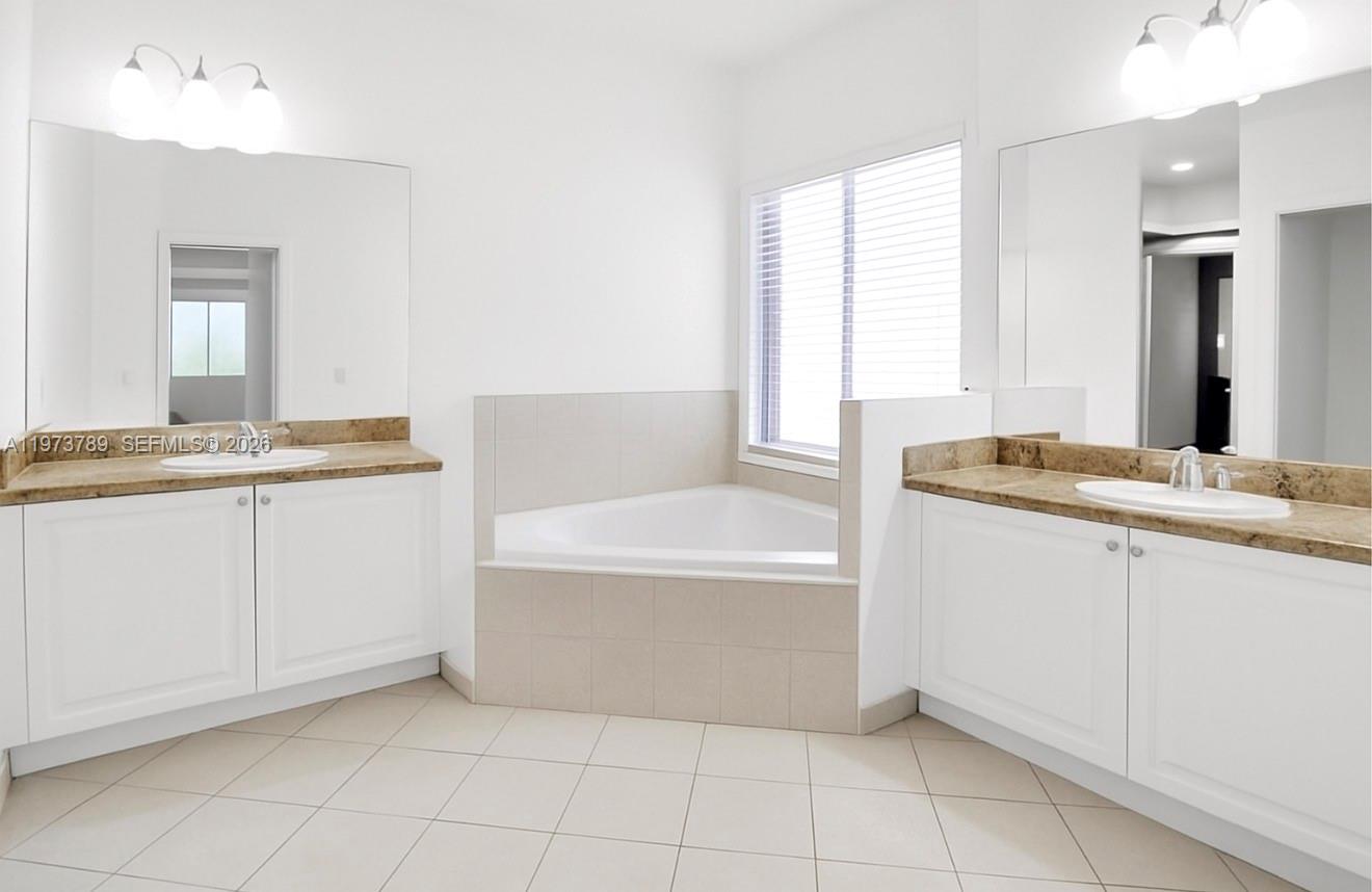 LAROC ESTATES - Residential