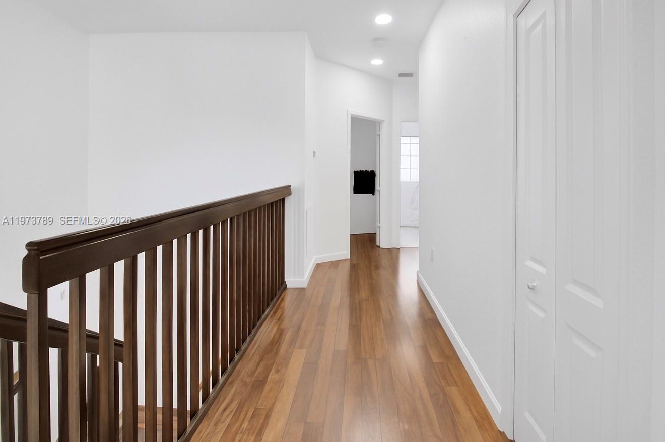 LAROC ESTATES - Residential