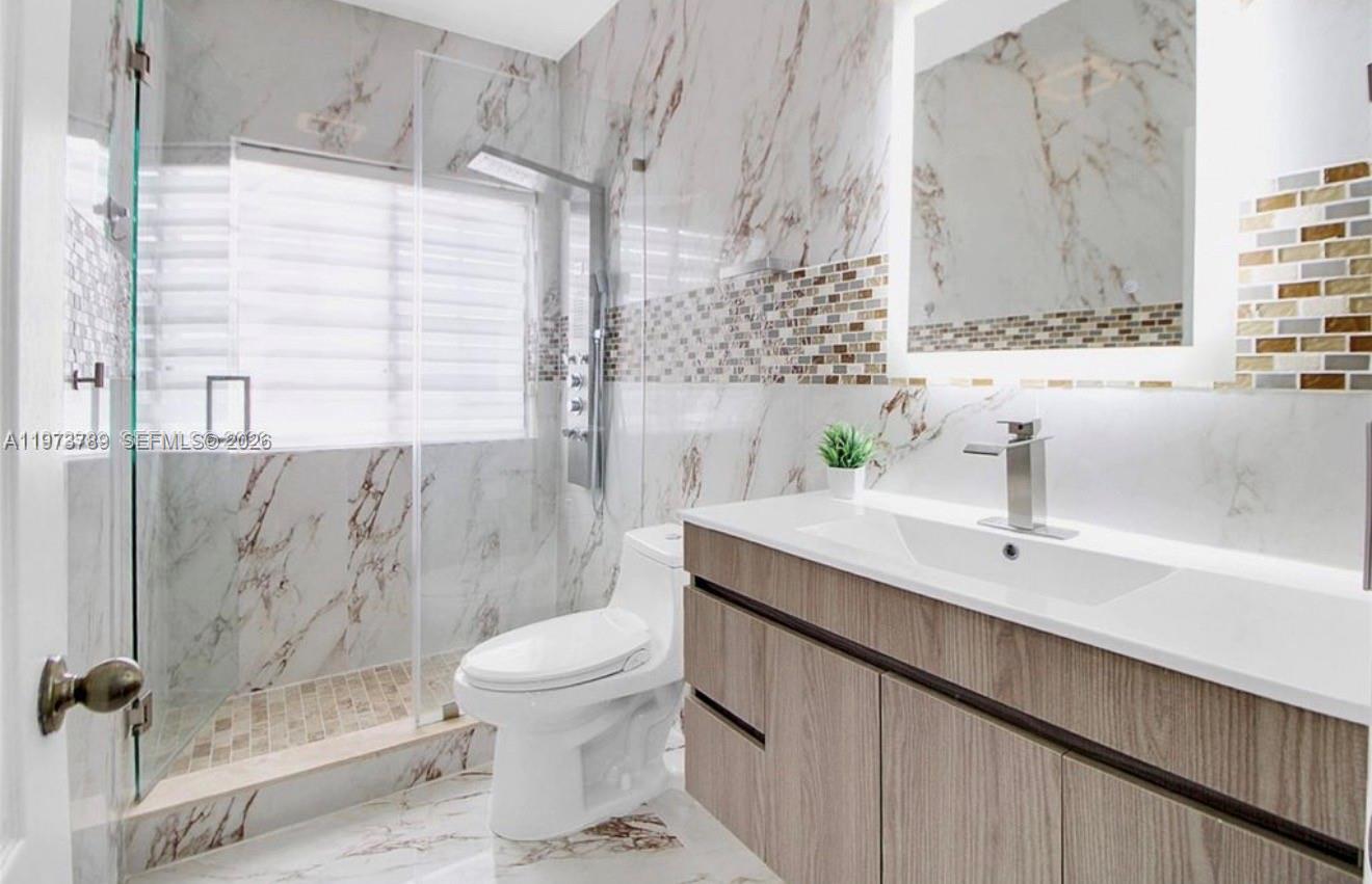 LAROC ESTATES - Residential