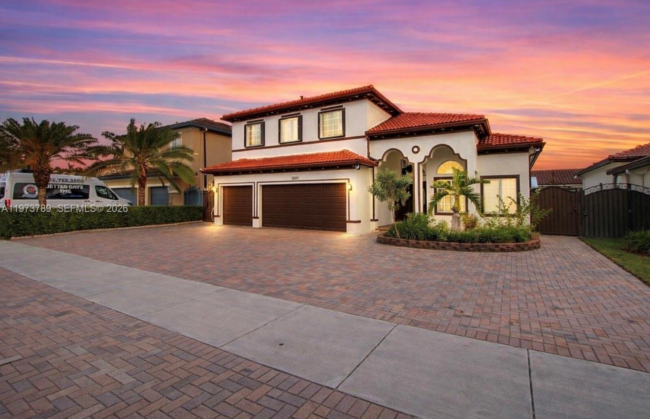 LAROC ESTATES - Residential