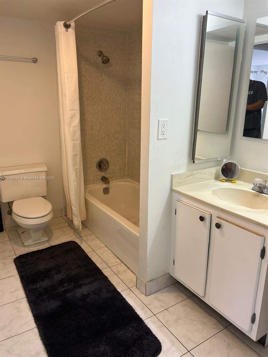 WINSTON TOWERS 700 CONDO - Residential