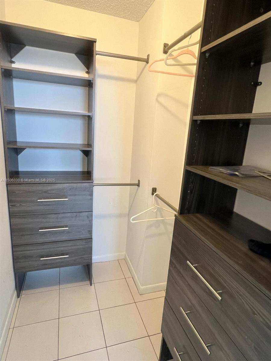 WINSTON TOWERS 700 CONDO - Residential