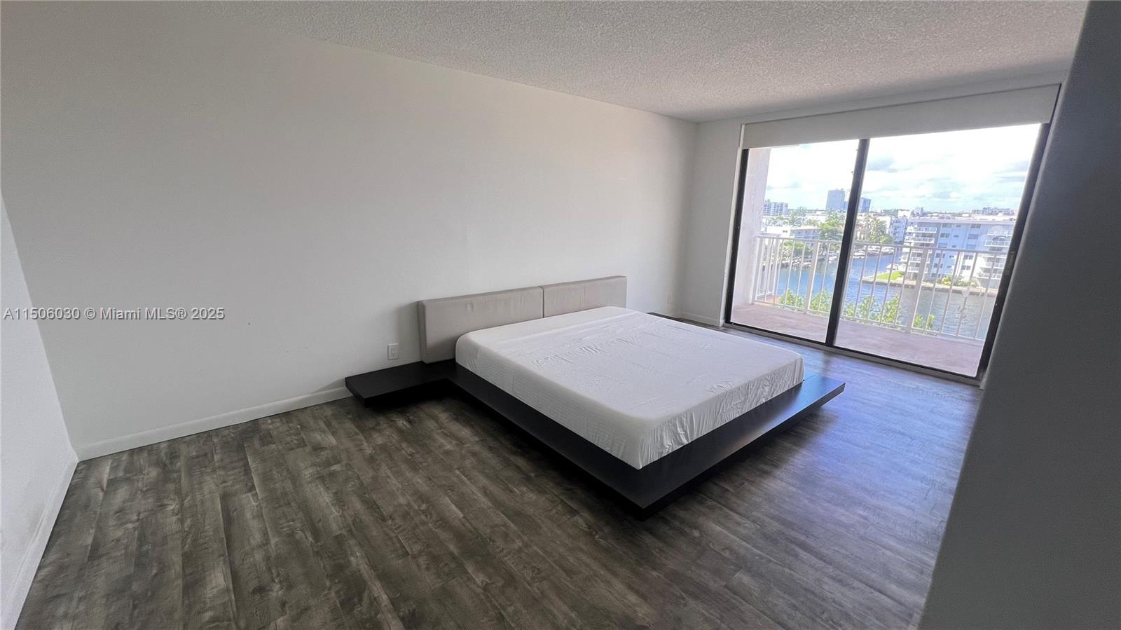 WINSTON TOWERS 700 CONDO - Residential