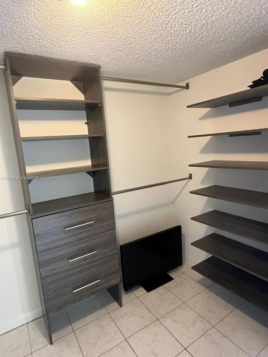 WINSTON TOWERS 700 CONDO - Residential