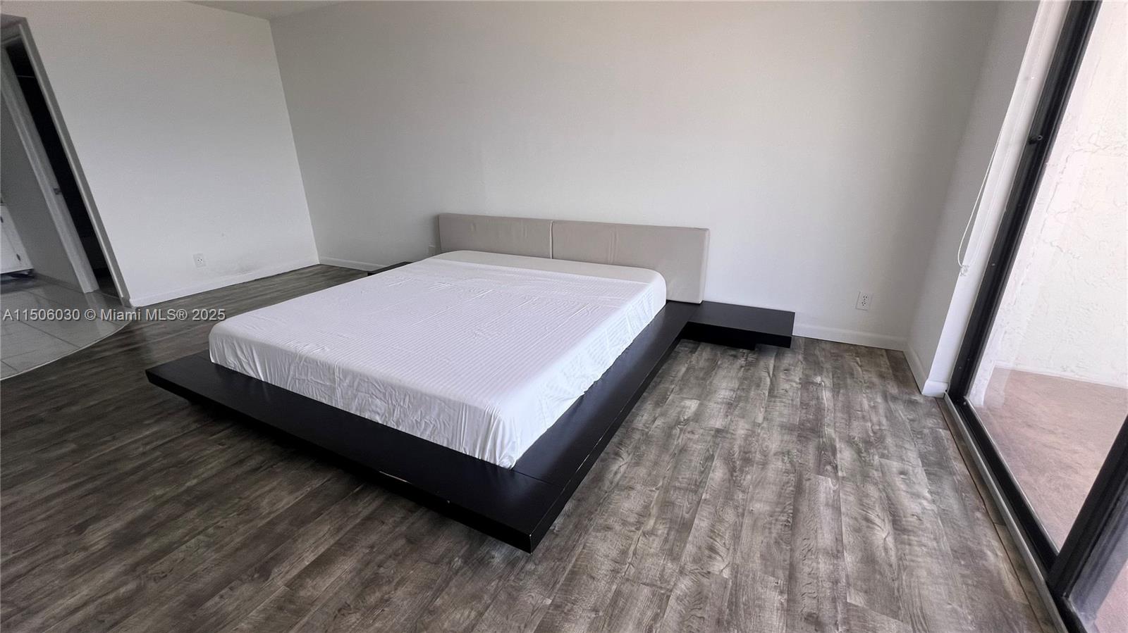 WINSTON TOWERS 700 CONDO - Residential