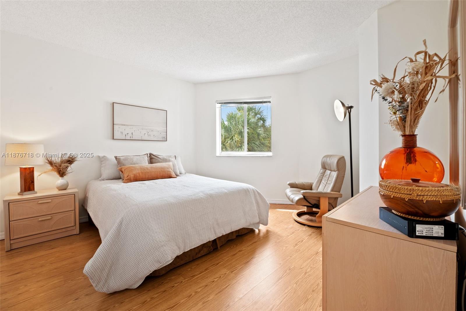 LES PELICANS (THE PELICAN - Residential