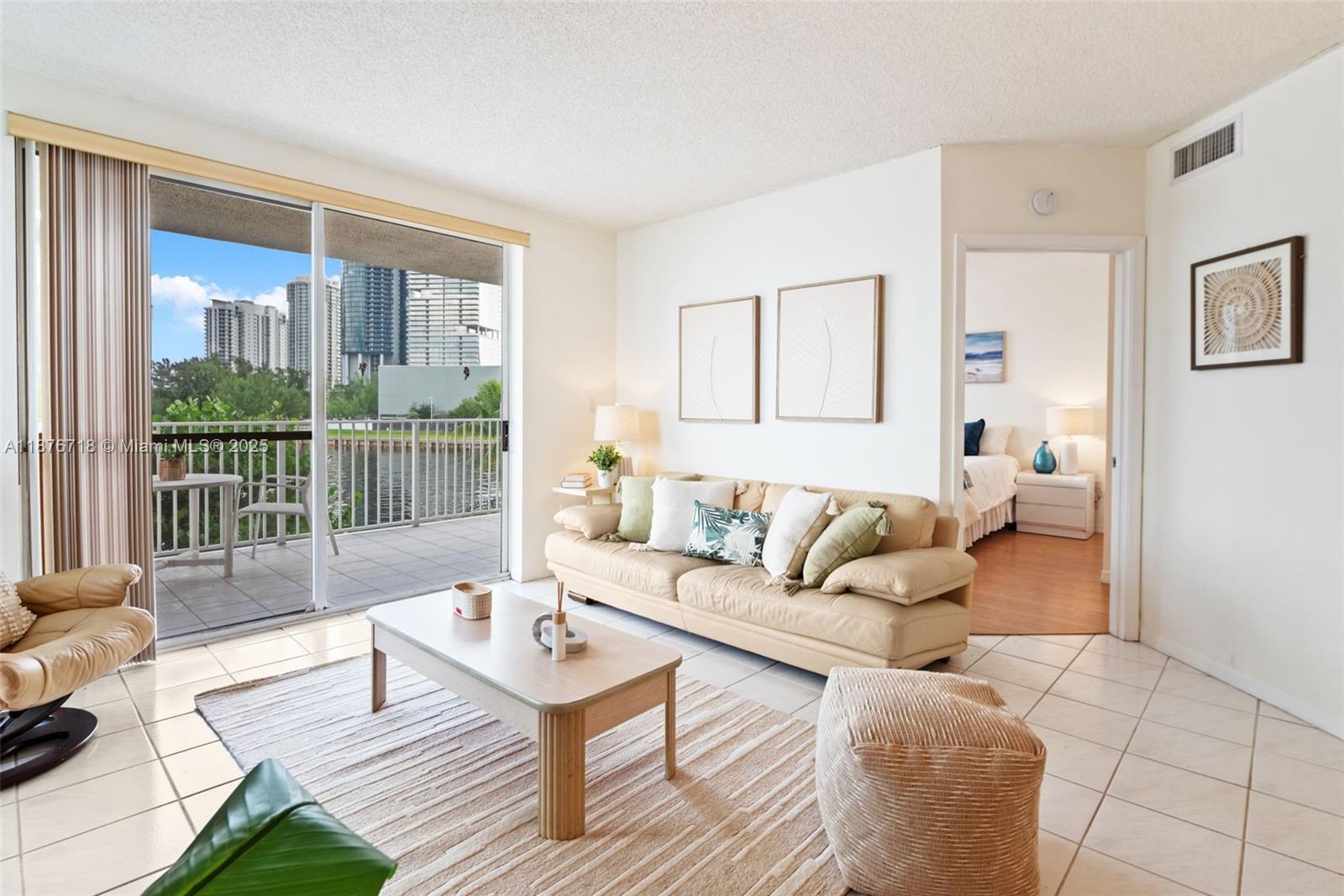 LES PELICANS (THE PELICAN - Residential