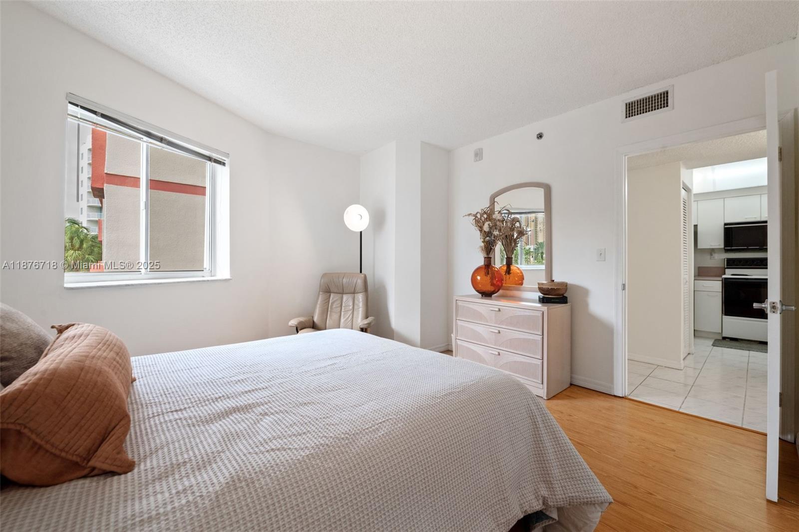 LES PELICANS (THE PELICAN - Residential