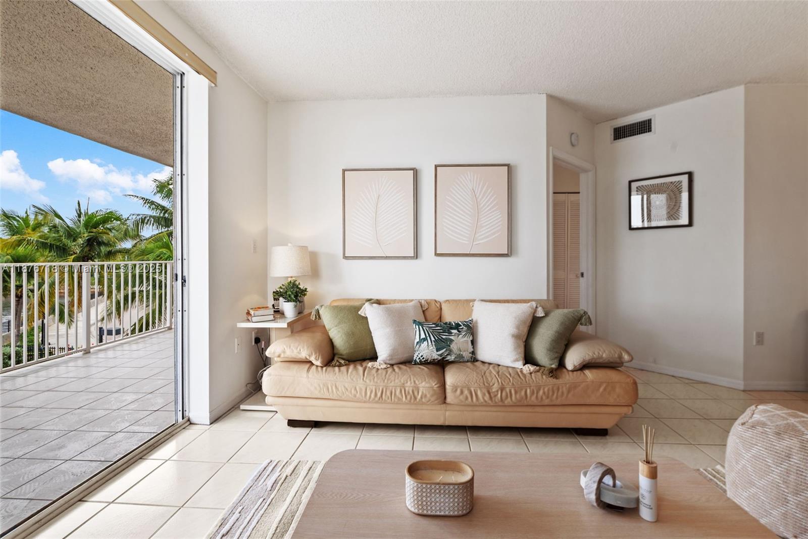 LES PELICANS (THE PELICAN - Residential