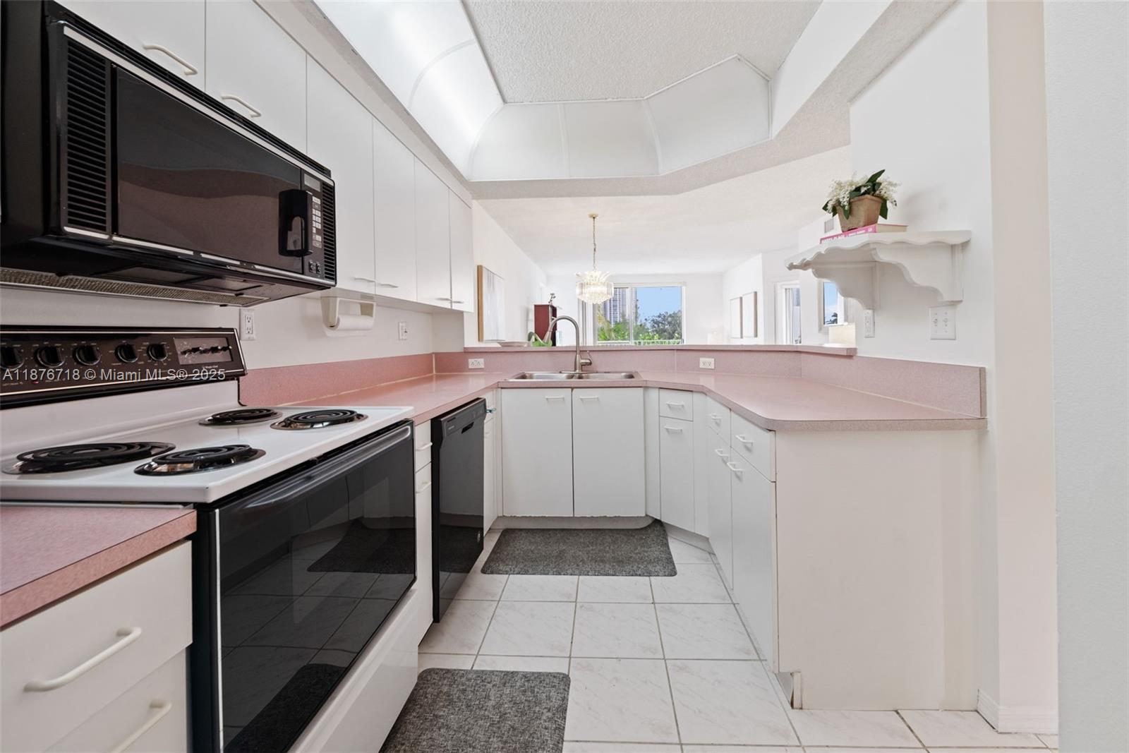 LES PELICANS (THE PELICAN - Residential