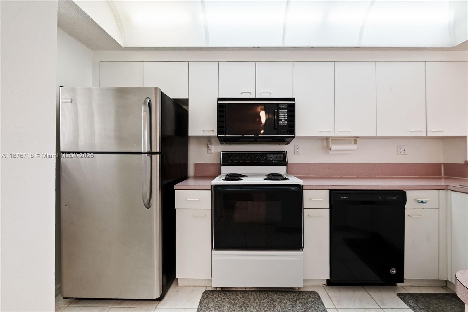 LES PELICANS (THE PELICAN - Residential