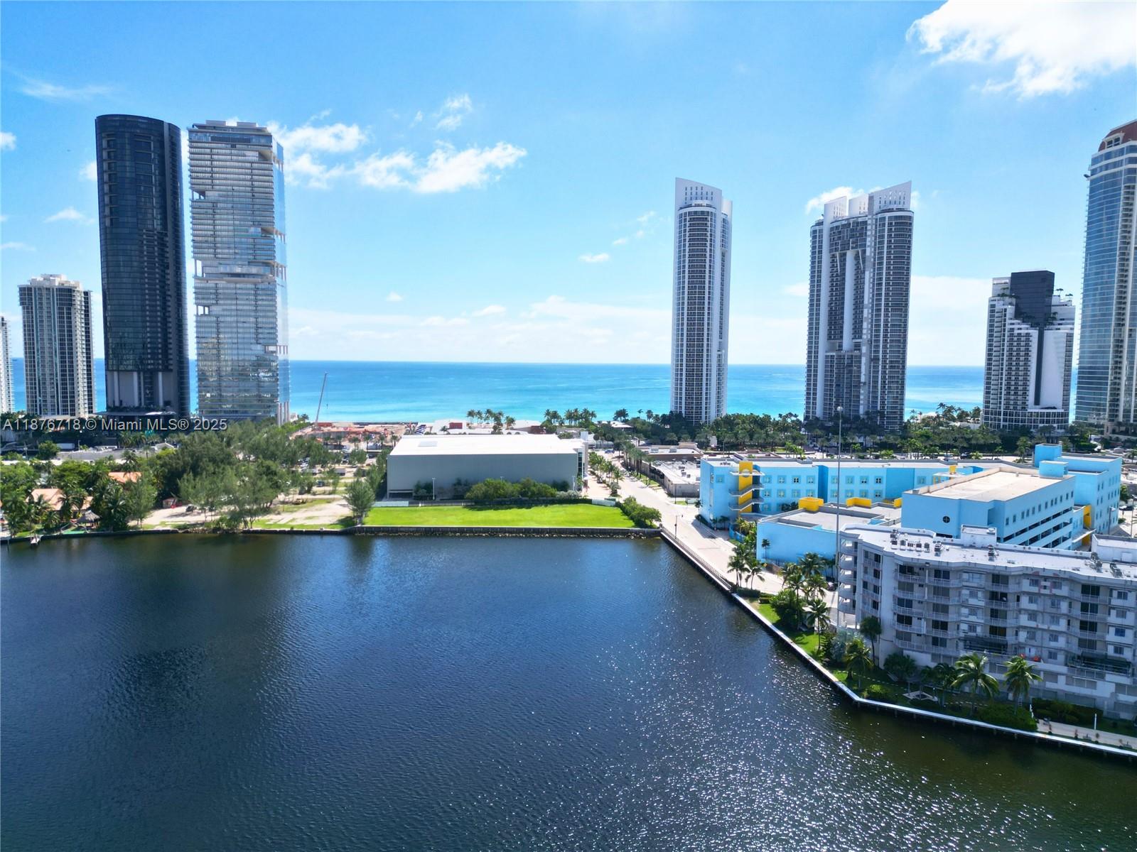 LES PELICANS (THE PELICAN - Residential