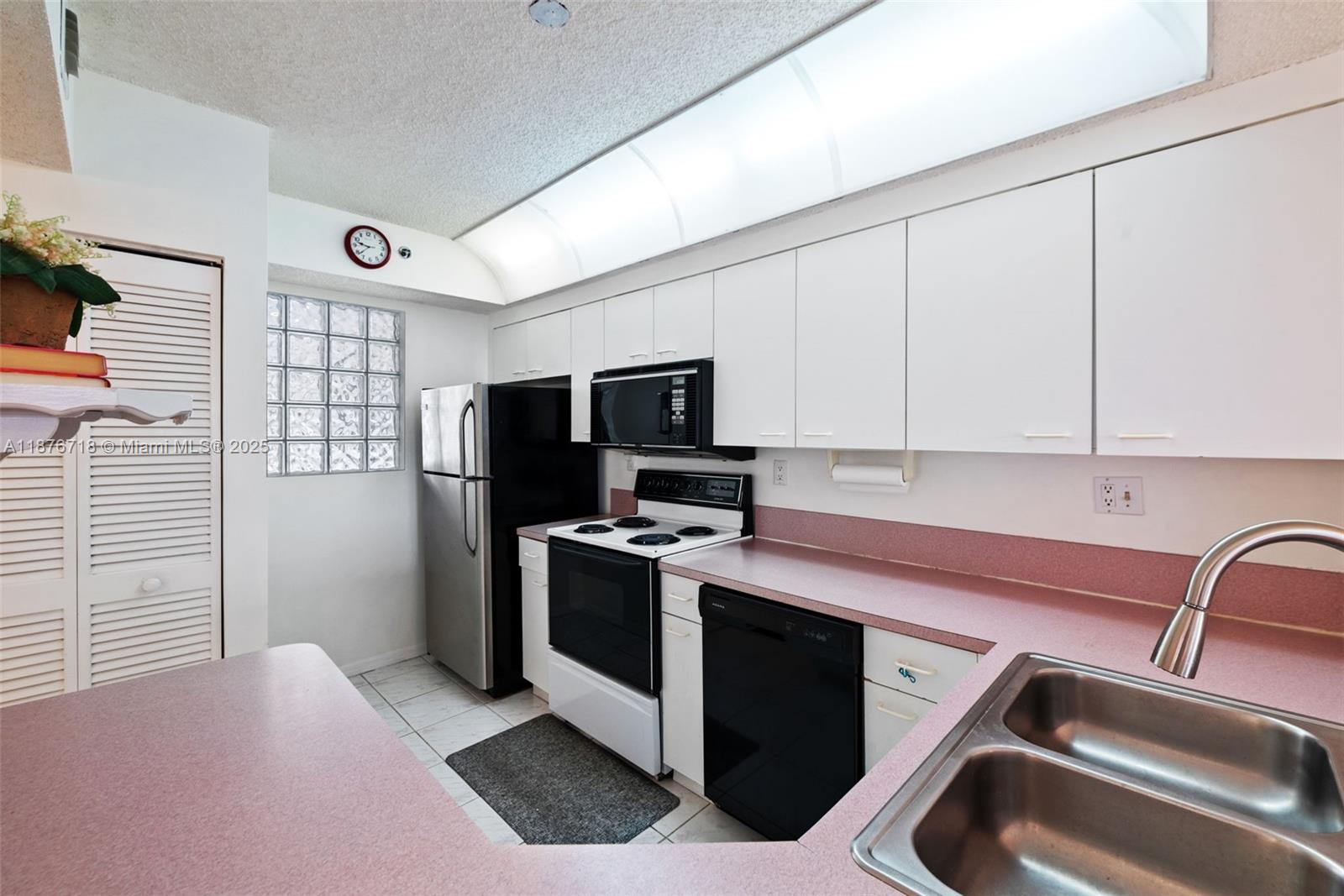 LES PELICANS (THE PELICAN - Residential