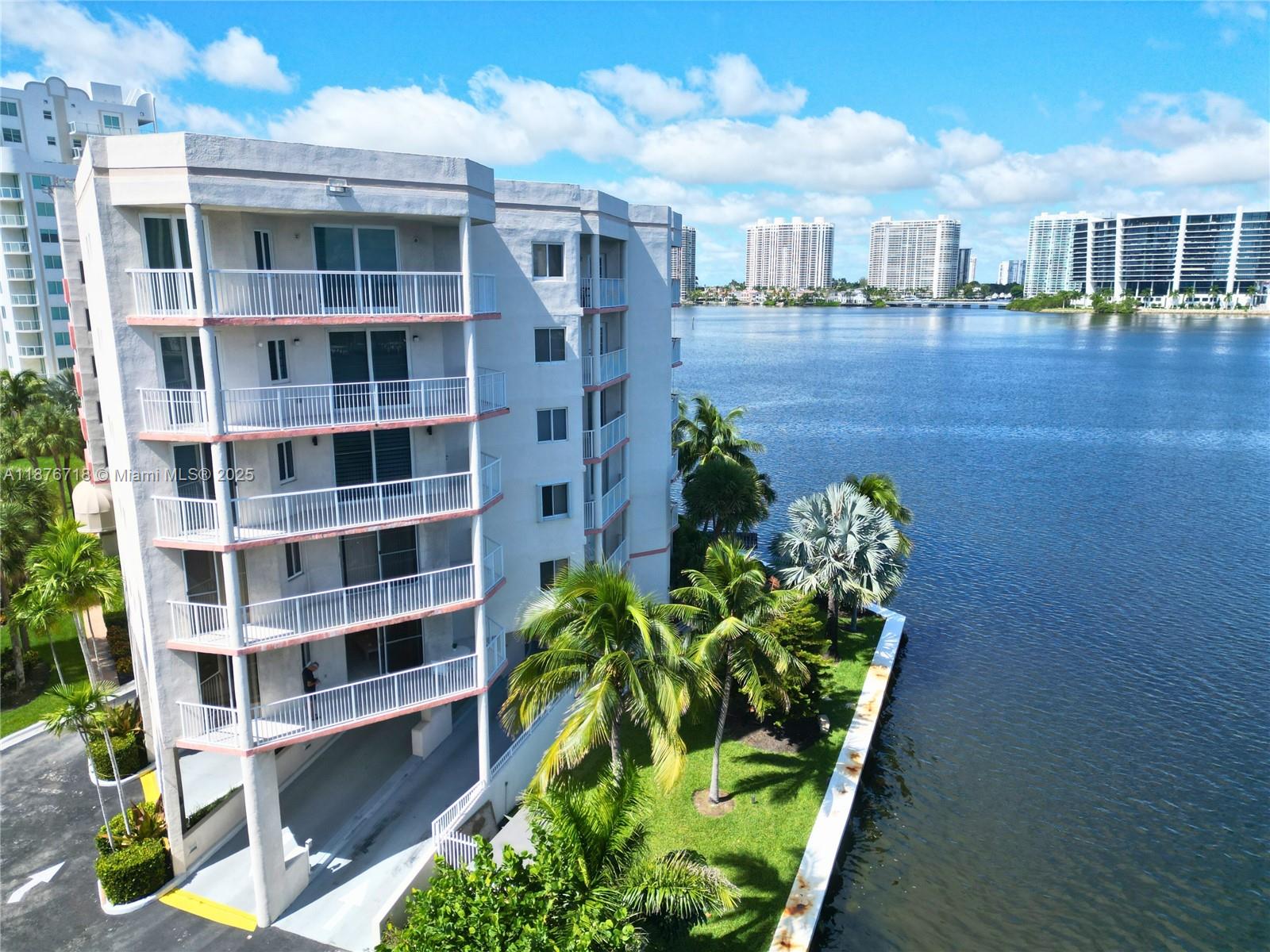 LES PELICANS (THE PELICAN - Residential