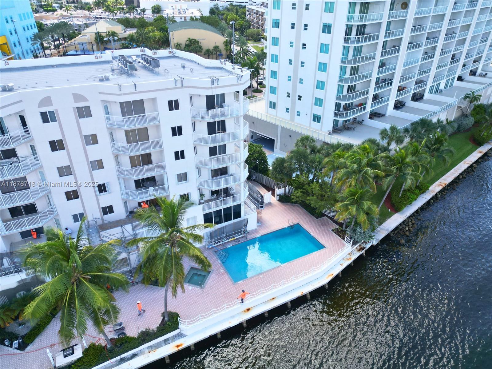 LES PELICANS (THE PELICAN - Residential