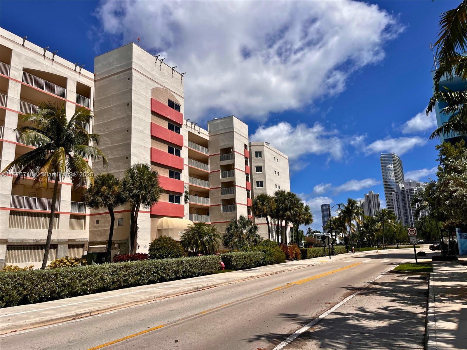 LES PELICANS (THE PELICAN - Residential