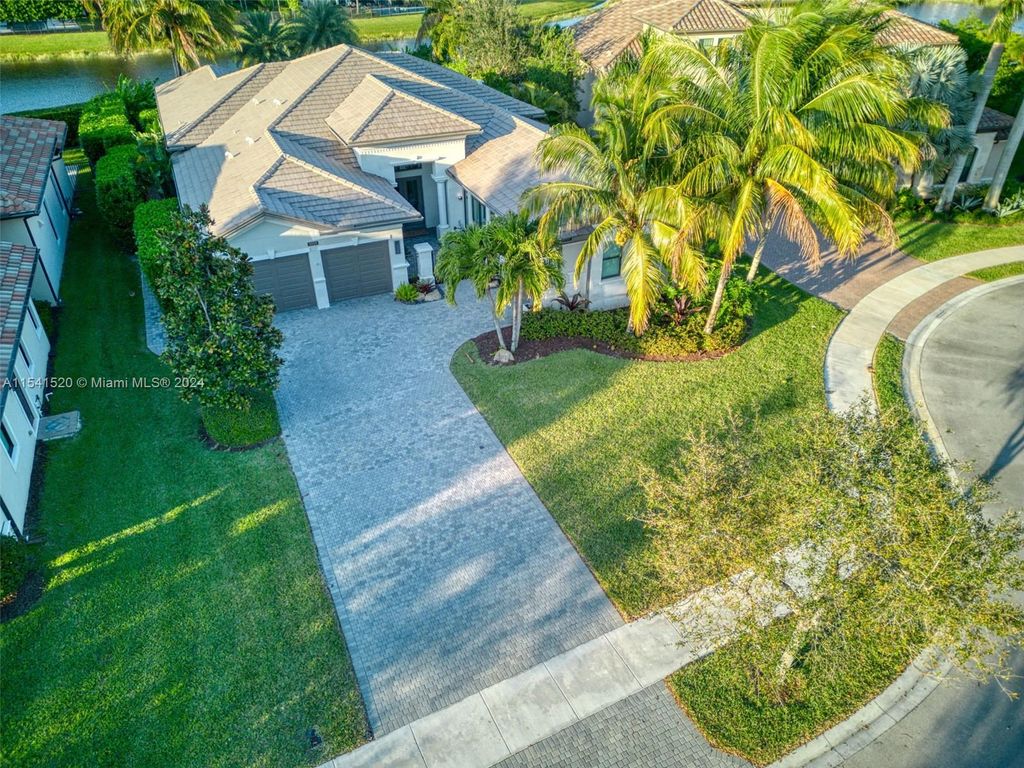 Photo of 16928 Pierre Cir, Delray Beach, FL 33446 (MLS # A11541520)