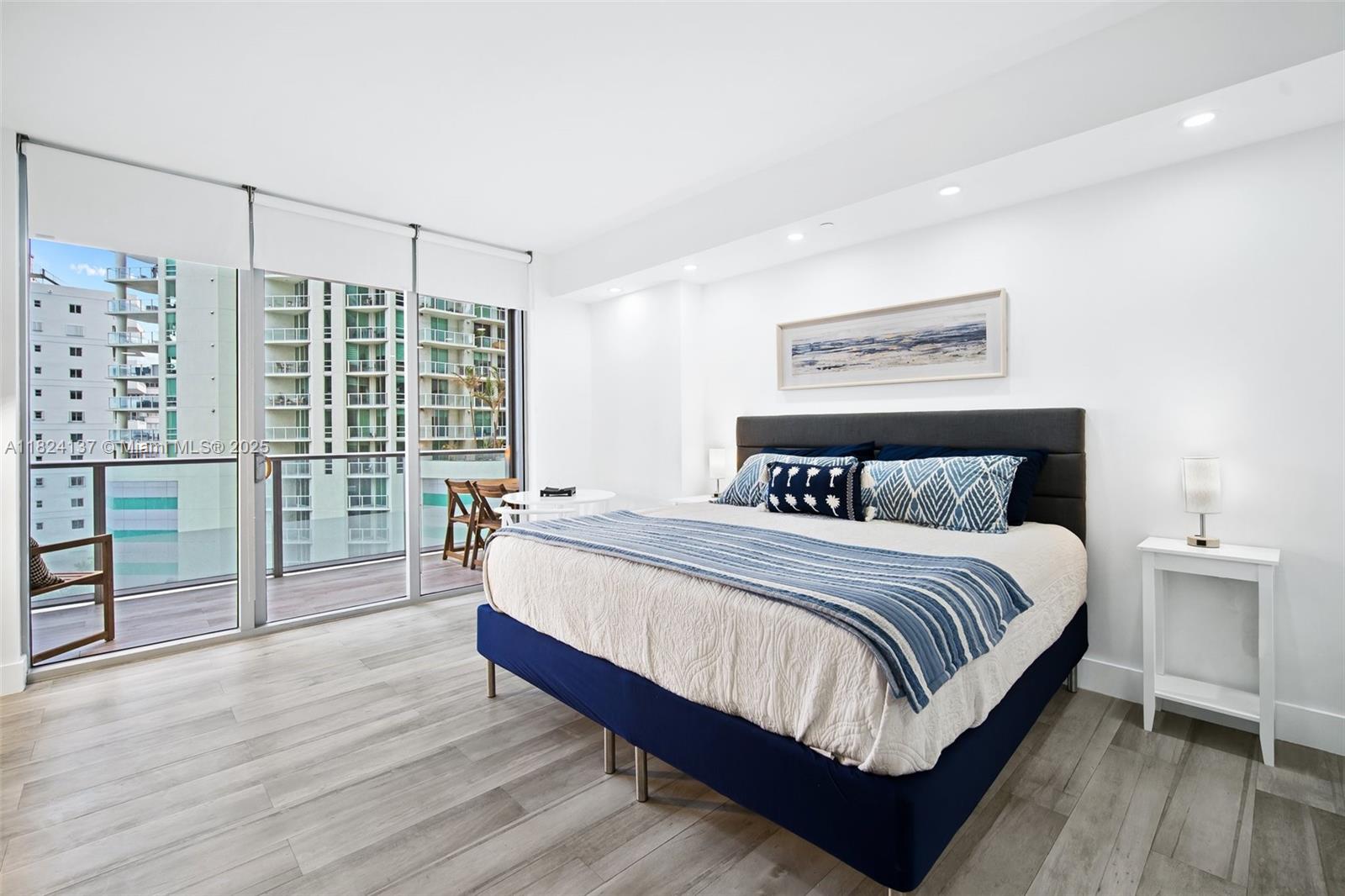 STUNNING FULLY FURNISHED STUDIO AT BRICKELLHOUSE. UNIT OVERLOOKS THE BAY. AMAZING LOCATION WITHIN WALKING DISTANCE TO EVERYTHING. KING SIZE BED, MODERN FURNITURE, WASHER/DRYER, WALK-IN CLOSET, BLACKOUT SHADES, SPACIOUS BALCONY. BUILDING HAS AMAZING AMENITIES 2 POOLS, SPA, GYM, MOVIE THEATER, SAUNA, STEAM ROOM, CLUBROOM. (1) PARKING SPACE AND ALL UTILITIES INCLUDED. AVAILABLE AUGUST 15, 2025. MINIMUM LEASE 30 DAYS! PRICE NEGOTIABLE DEPENDING ON LEASE LENGTH.