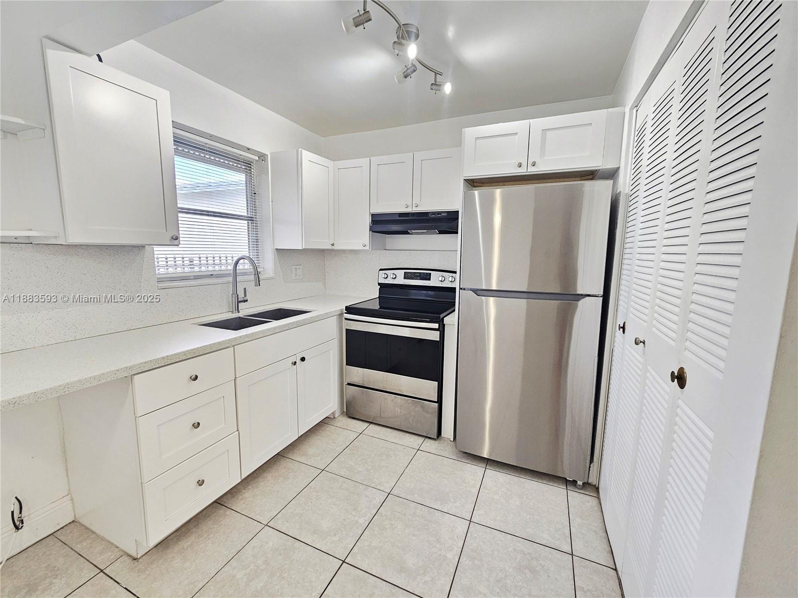 OAKWOOD CONDO INC - Residential Lease