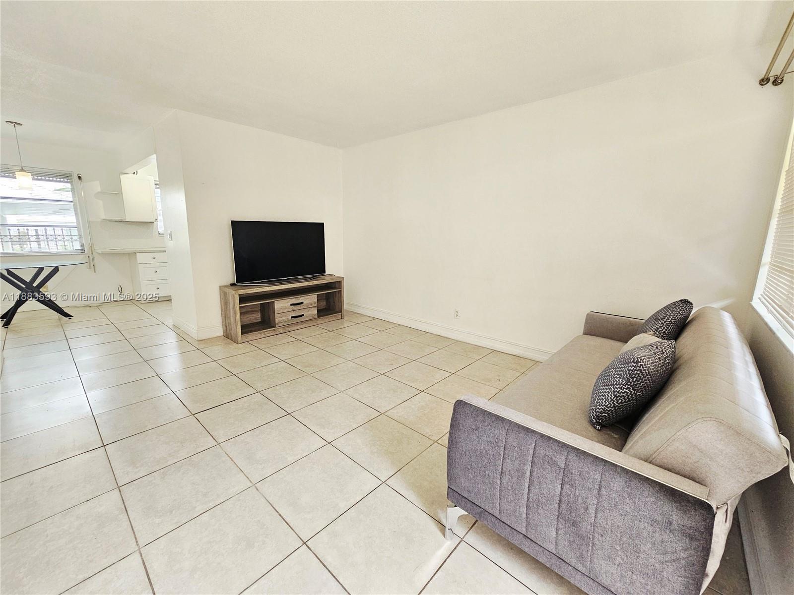 OAKWOOD CONDO INC - Residential Lease