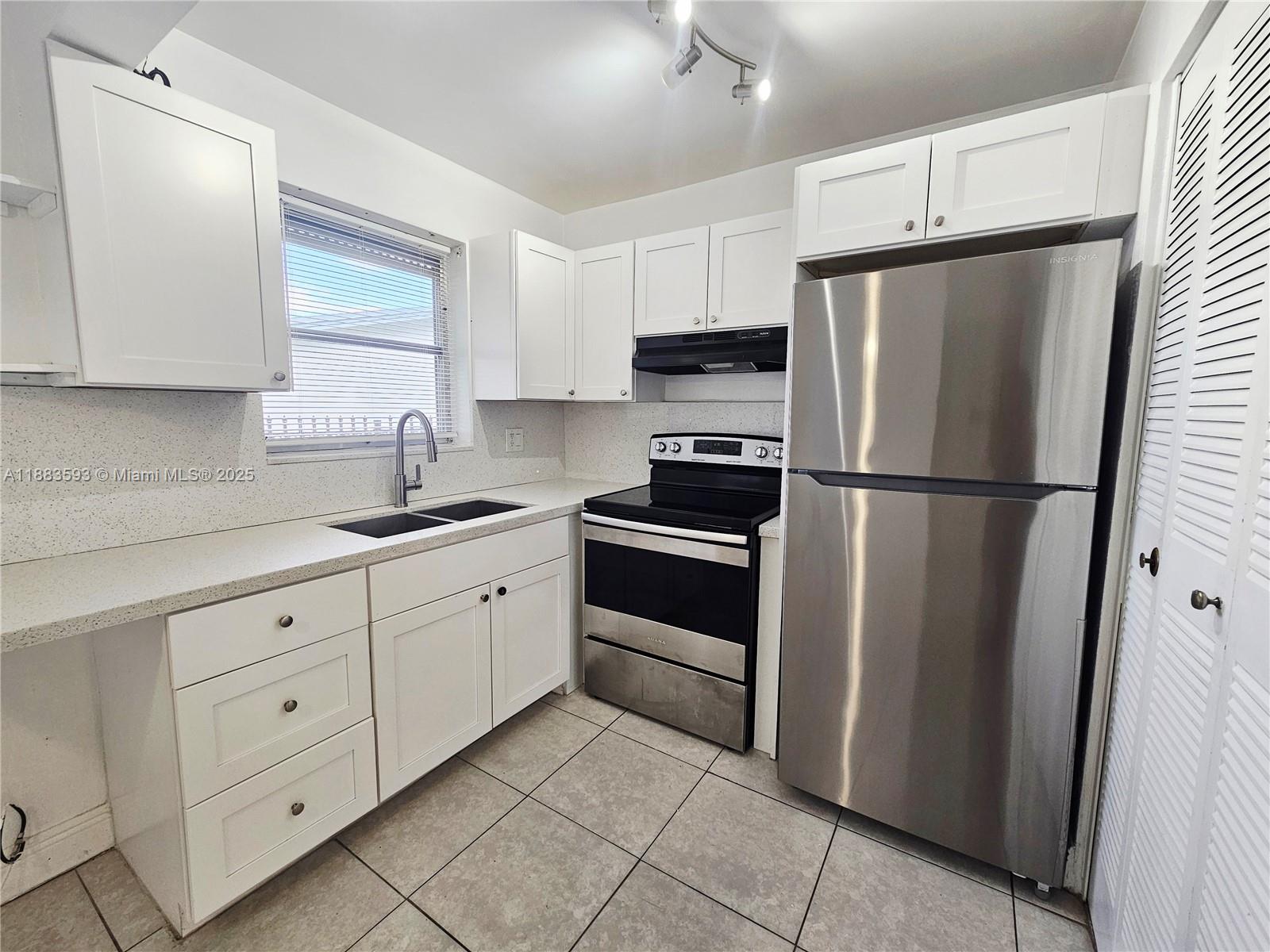 OAKWOOD CONDO INC - Residential Lease