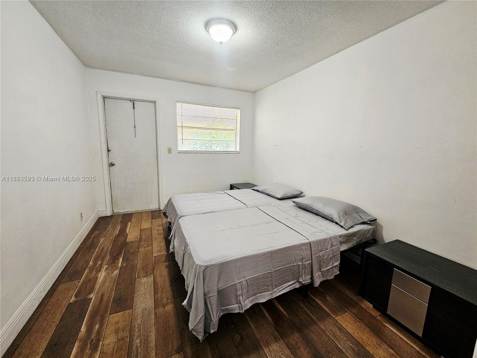 OAKWOOD CONDO INC - Residential Lease
