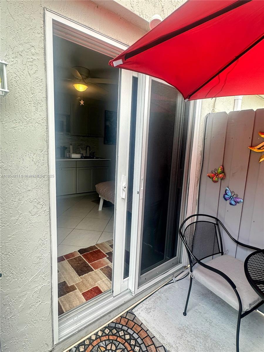 Fully furnished private studio attached to single-family home with its own entrance. This move-in-ready space includes a full-size bed with linens, well-stocked kitchen (coffee pot, air fryer, dishes, cookware), full bathroom, in-unit washer/dryer, high-speed internet, and all household basics—just bring your suitcase. Utilities included.
Located just minutes from Fort Lauderdale–Hollywood International Airport this chic studio is also within easy reach of Florida Atlantic University’s downtown Fort Lauderdale campus, Las Olas Boulevard nightlife, beaches, and the arts district. Ideal for professionals, students, or visiting guests seeking comfort, convenience & privacy.
Let me know if you'd like adjustment on tone, audience, or details!
