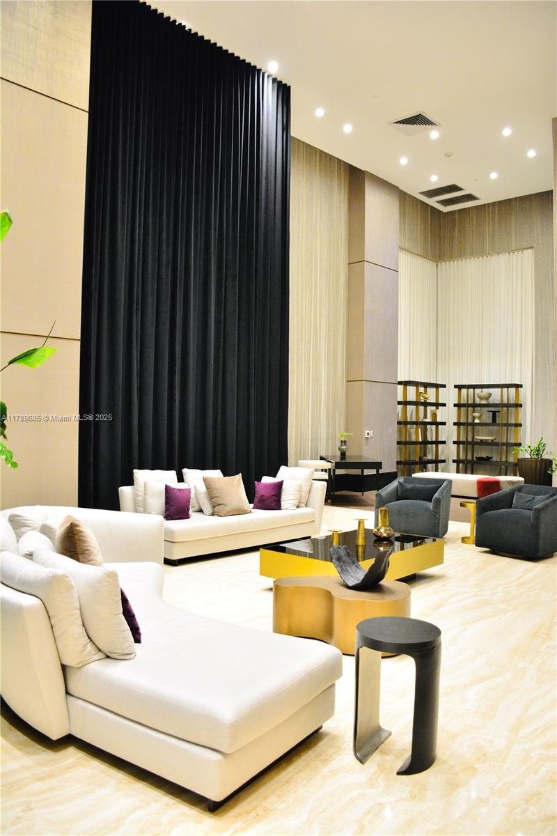 950 Brickell Bay 2209