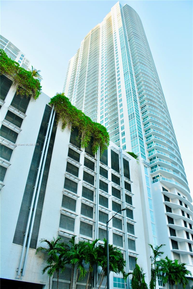 950 Brickell Bay 2209
