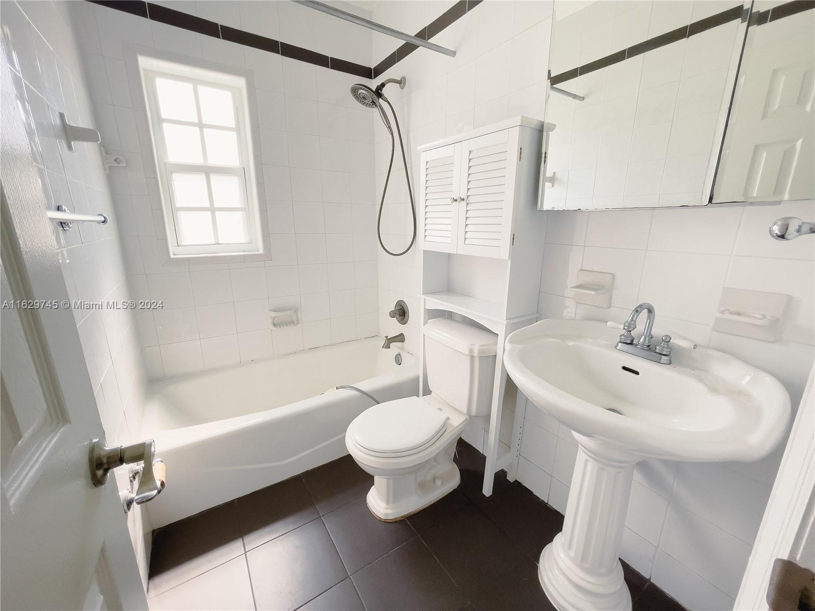 SILVER BLUFF EST SEC C - Residential Lease