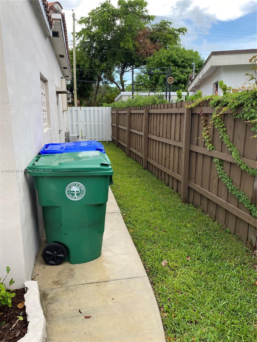 SILVER BLUFF EST SEC C - Residential Lease