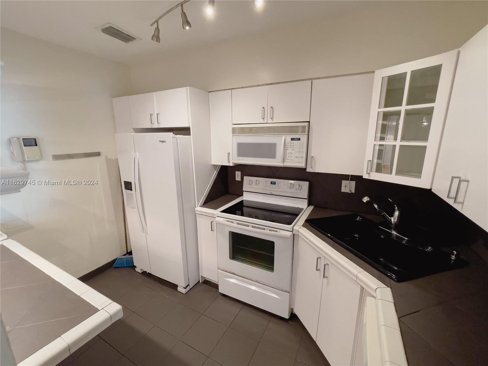 SILVER BLUFF EST SEC C - Residential Lease