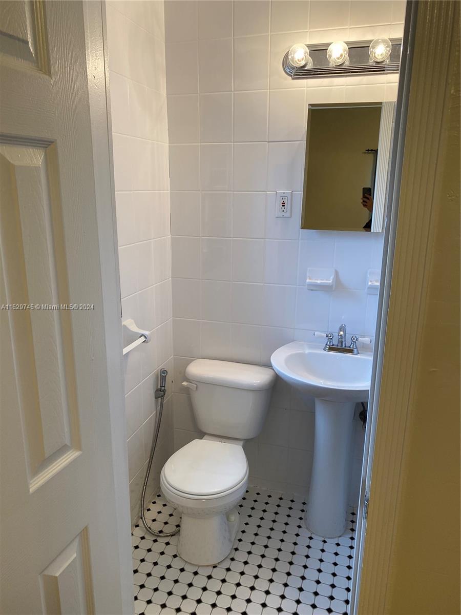 SILVER BLUFF EST SEC C - Residential Lease