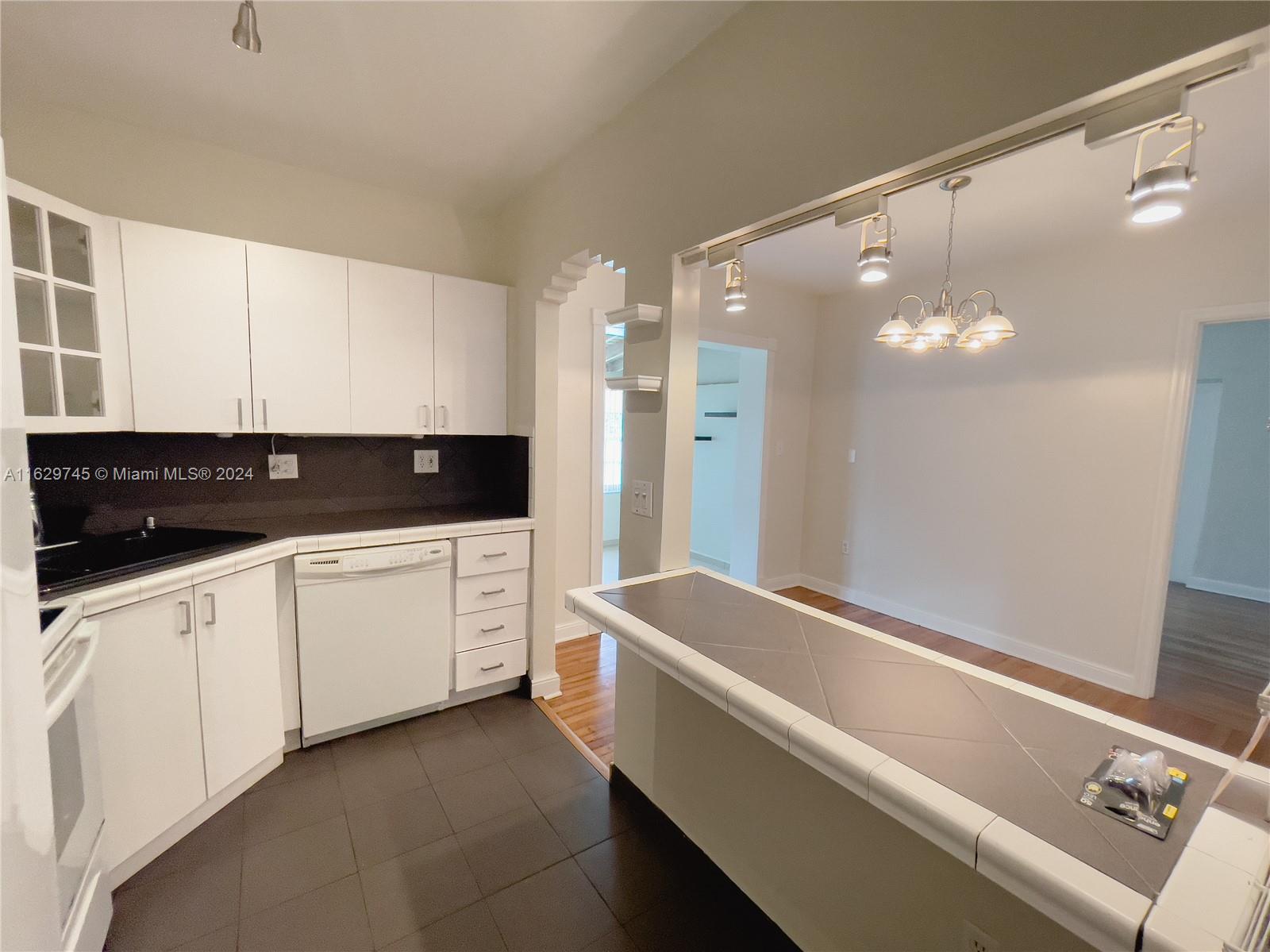 SILVER BLUFF EST SEC C - Residential Lease