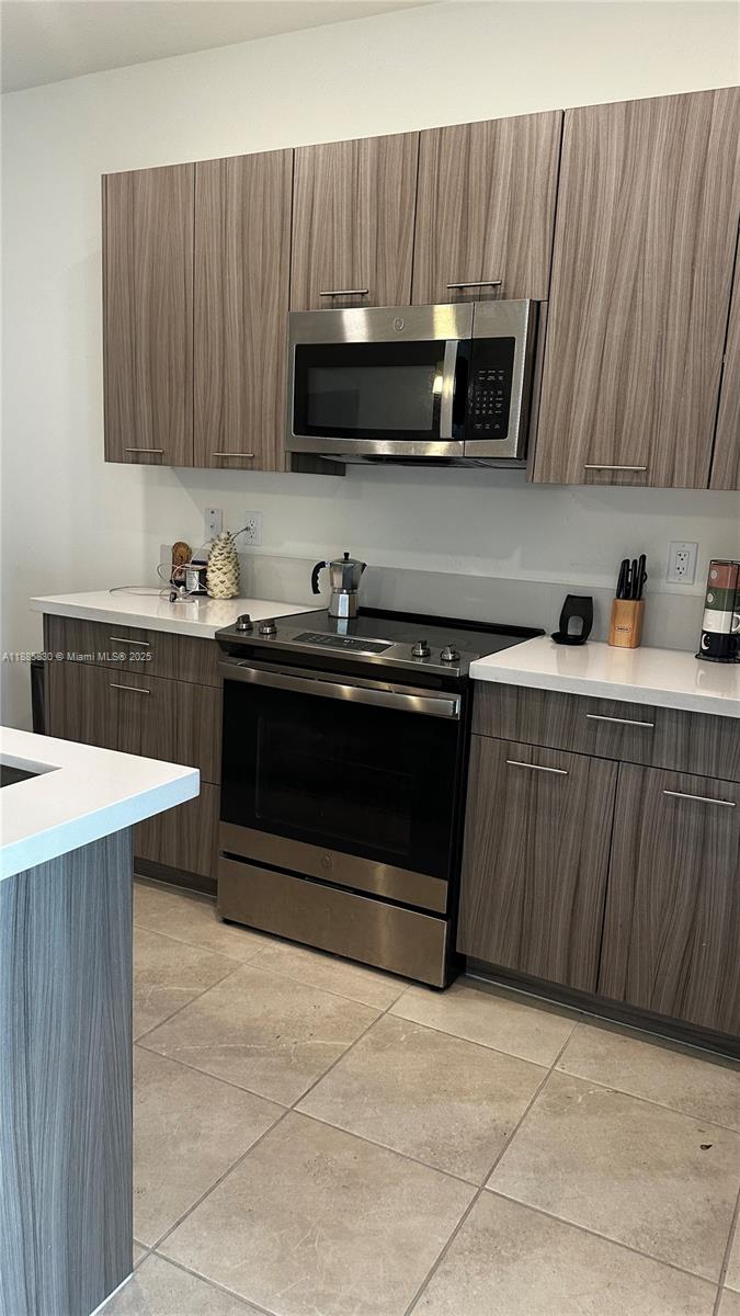 DOWNTOWN DORAL URBANA - Residential Lease