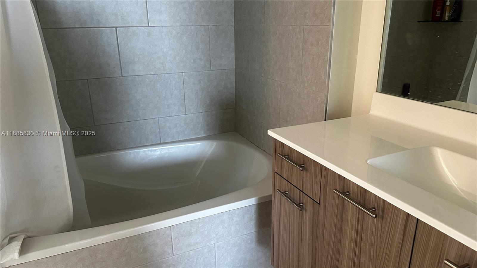 DOWNTOWN DORAL URBANA - Residential Lease