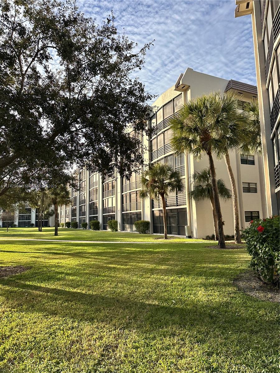 PATIOS OF BOCA BARWOOD CO - Residential