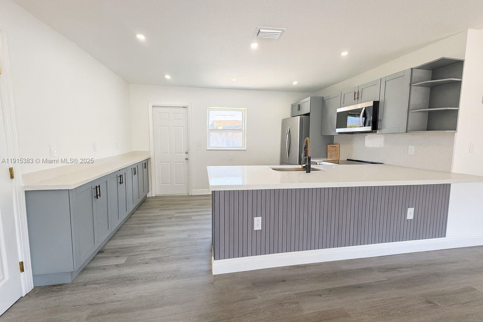 BROADVIEW PARK SEC 3 - Residential