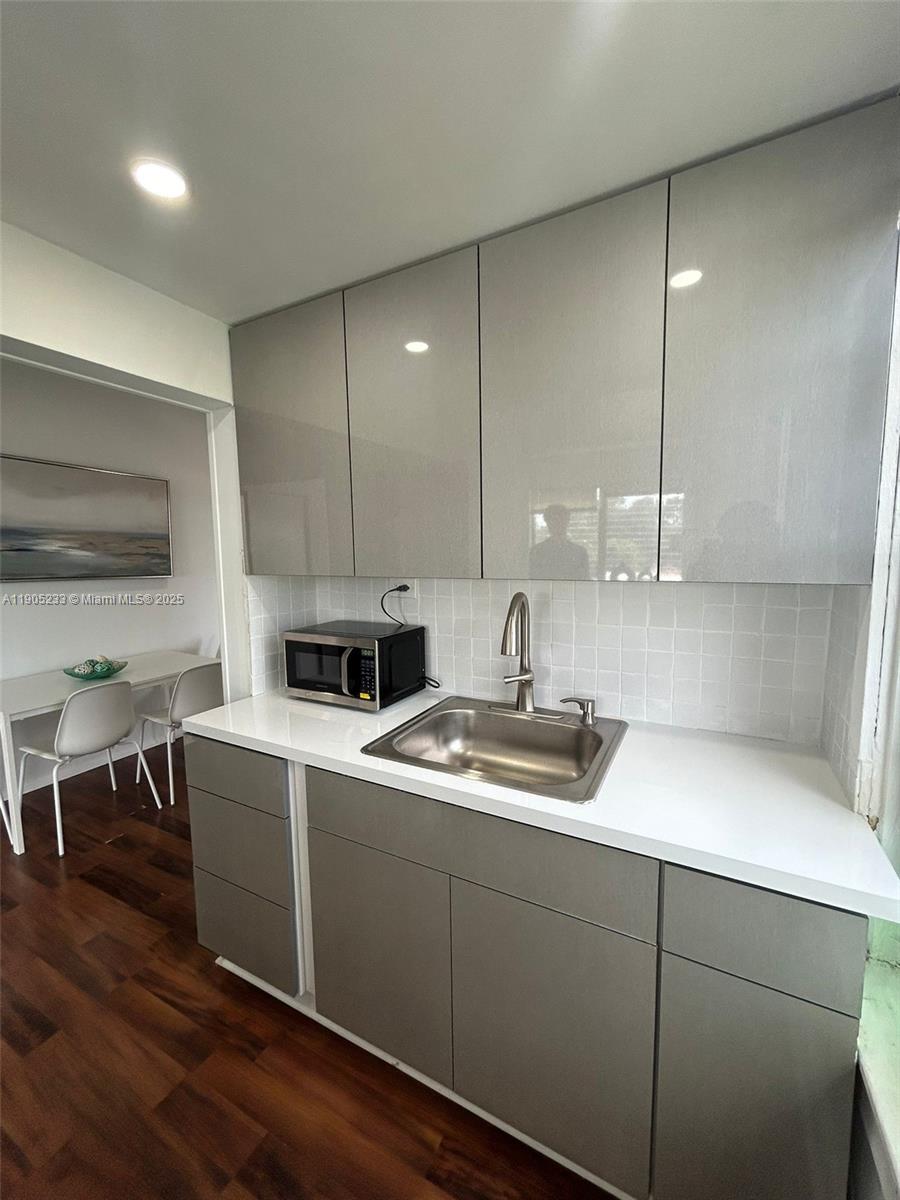 CORAL GABLES FLAGLER STRE - Residential Lease