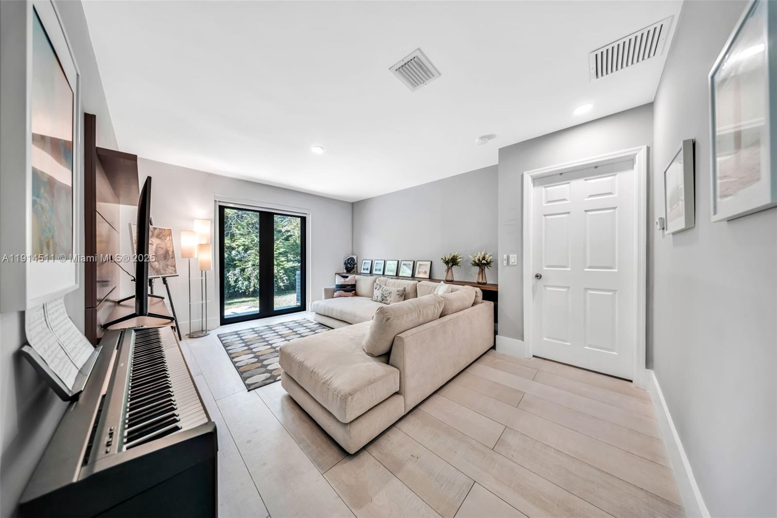 VANDERBILT PARK - Residential