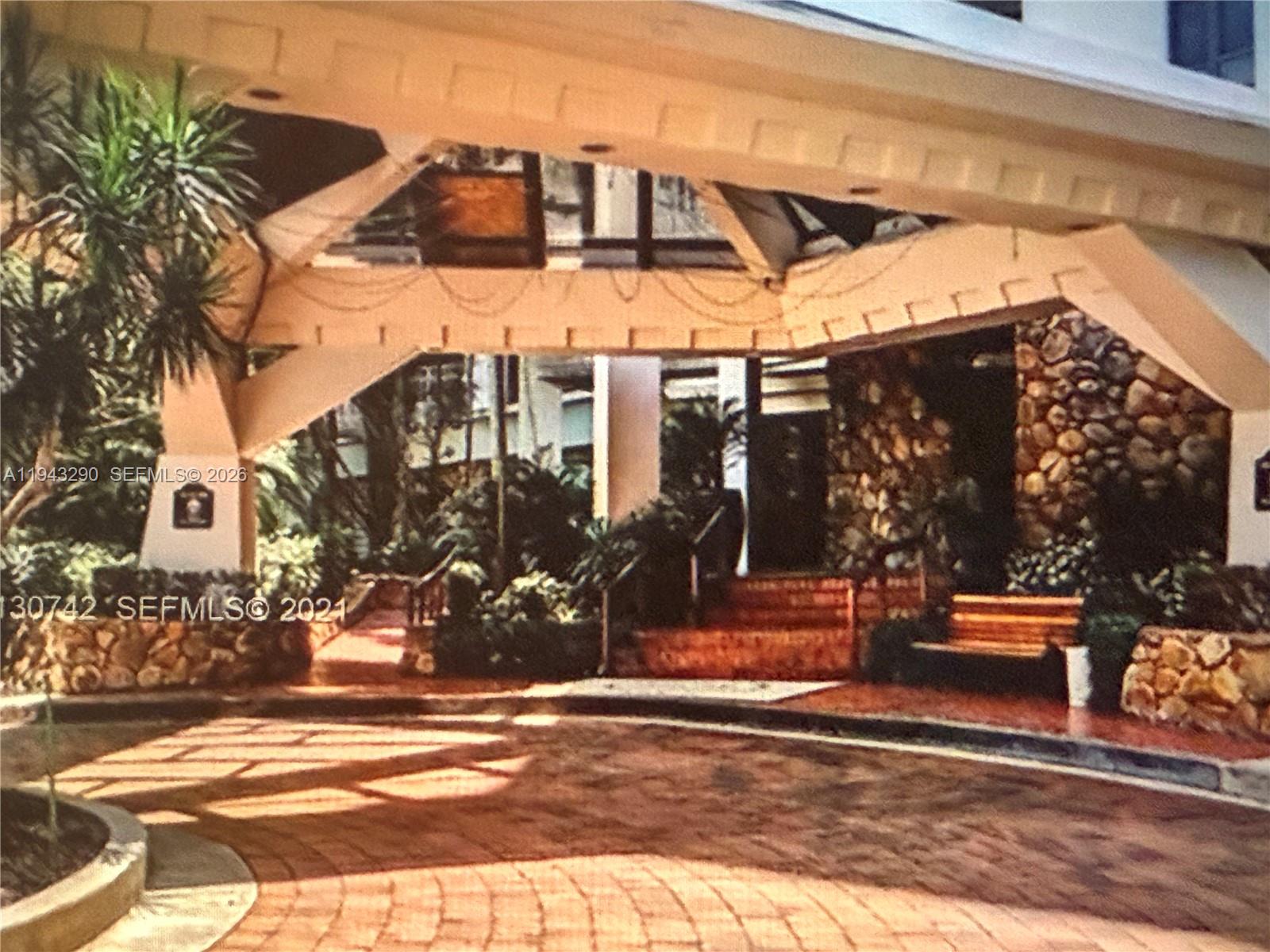 TOWERS OF QUAYSIDE CONDO - Residential