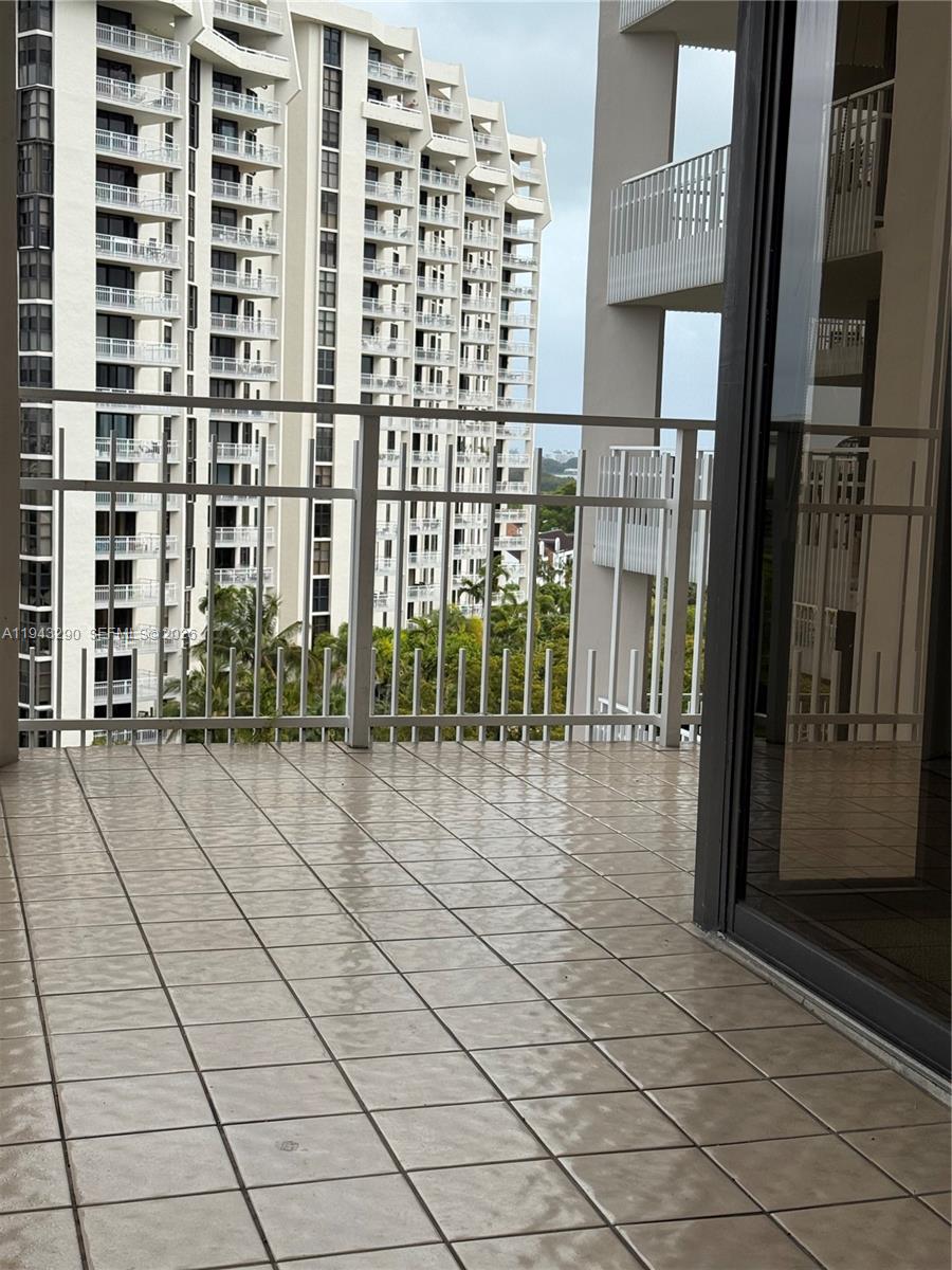 2000 Towerside Ter 1005