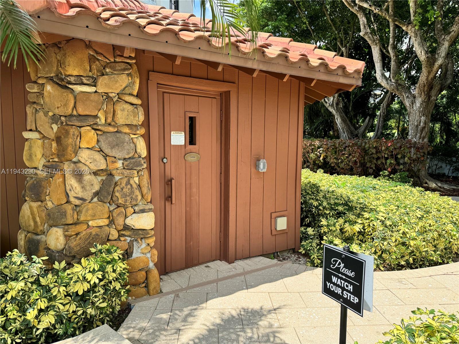 TOWERS OF QUAYSIDE CONDO - Residential