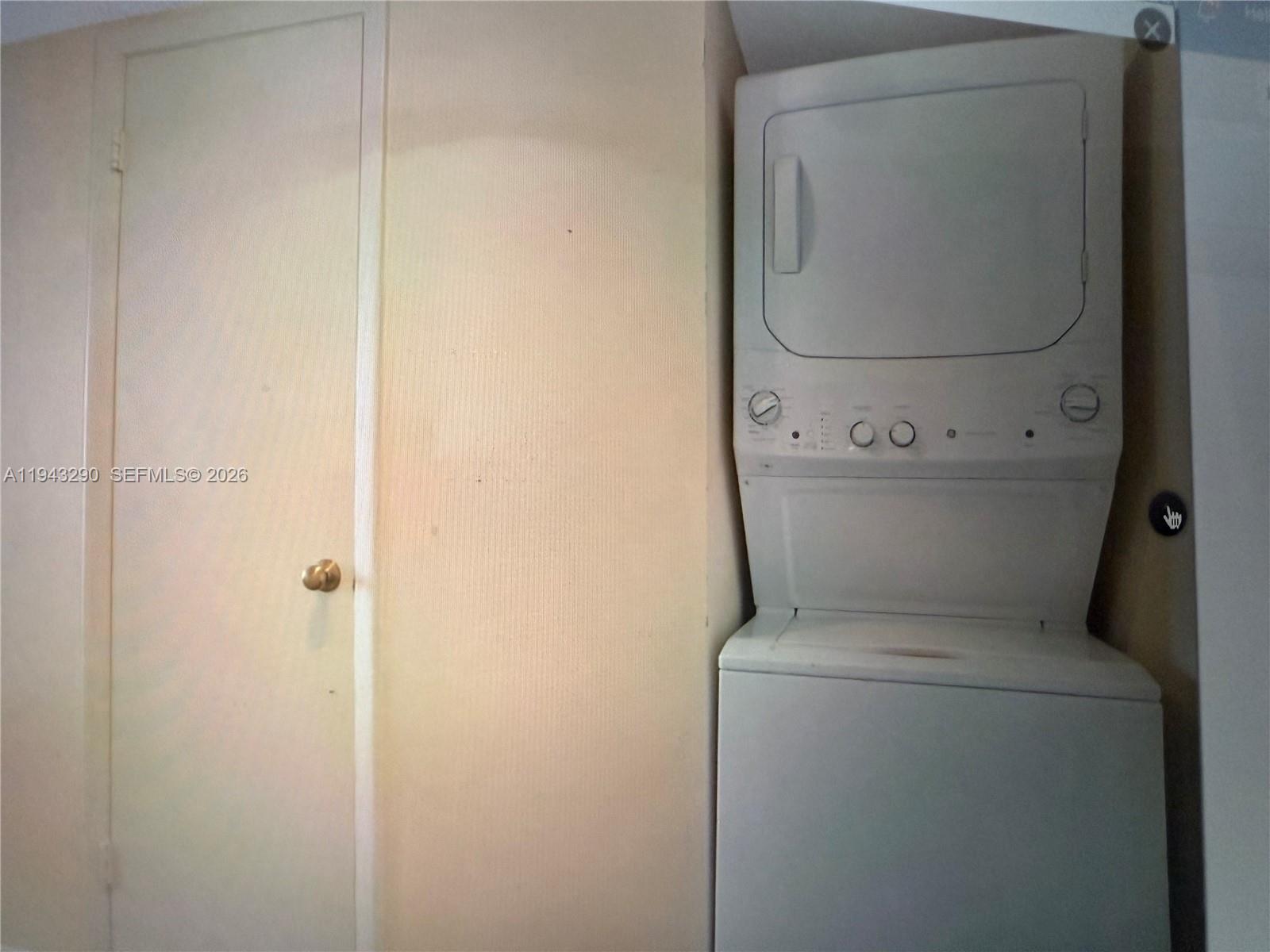 TOWERS OF QUAYSIDE CONDO - Residential