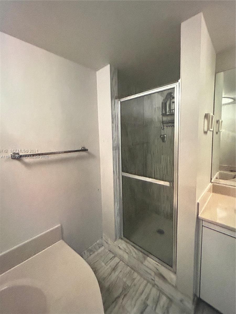 TOWERS OF QUAYSIDE CONDO - Residential