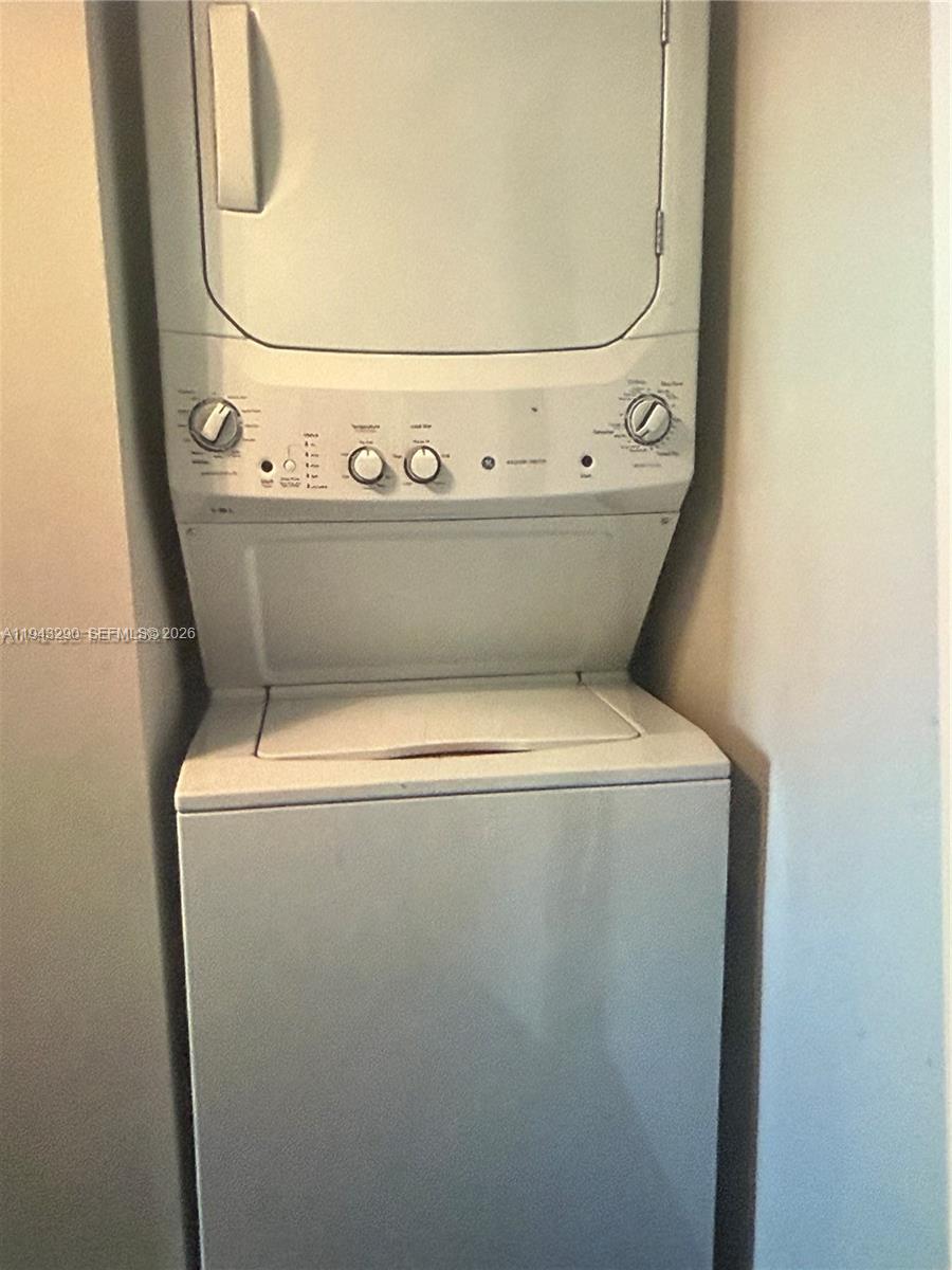 TOWERS OF QUAYSIDE CONDO - Residential