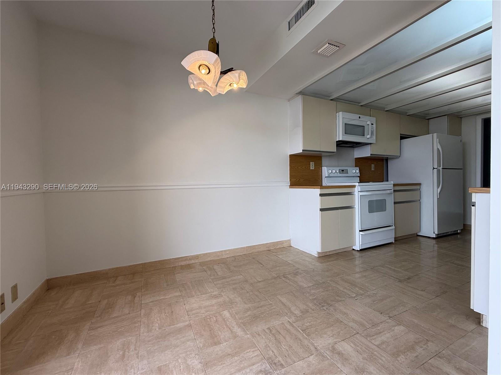 TOWERS OF QUAYSIDE CONDO - Residential